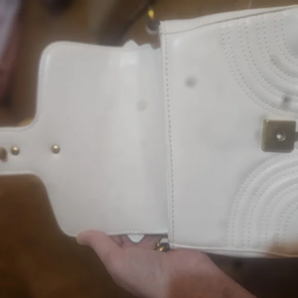 Gucci White GG Marmont Quilted Shoulder Bag - Picture 7 of 14